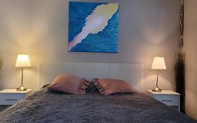 Cozy Apartment 4A